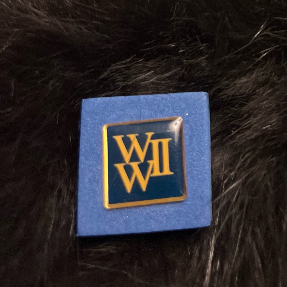 Vintage WWII Commemorative Pin for opening of WWII Memorial in Washington DC